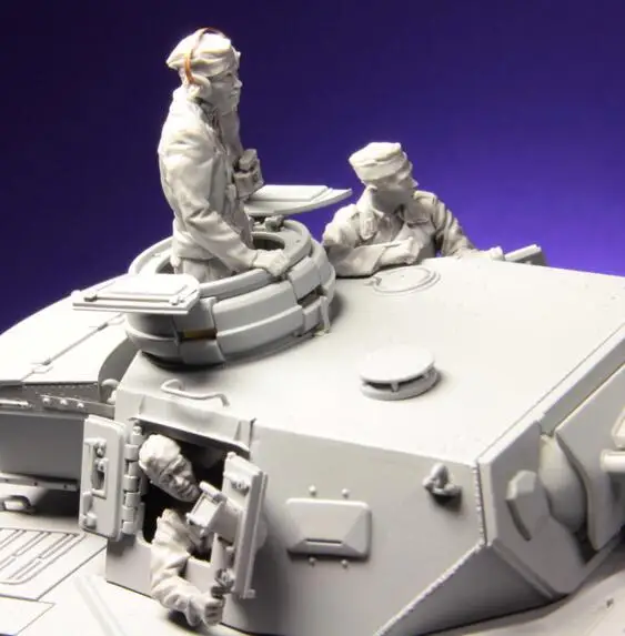 

1/35 Resin Kits 3pcs Tank Crew Set (no tank)