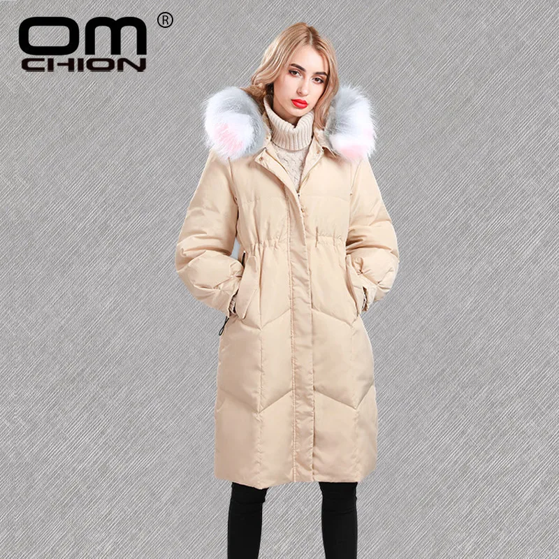 OMCHION зимняя куртка Для женщин Большой Настоящее енота меховой воротник белая утка вниз Длинные парки пальто с капюшоном карманы пиджаки QY09