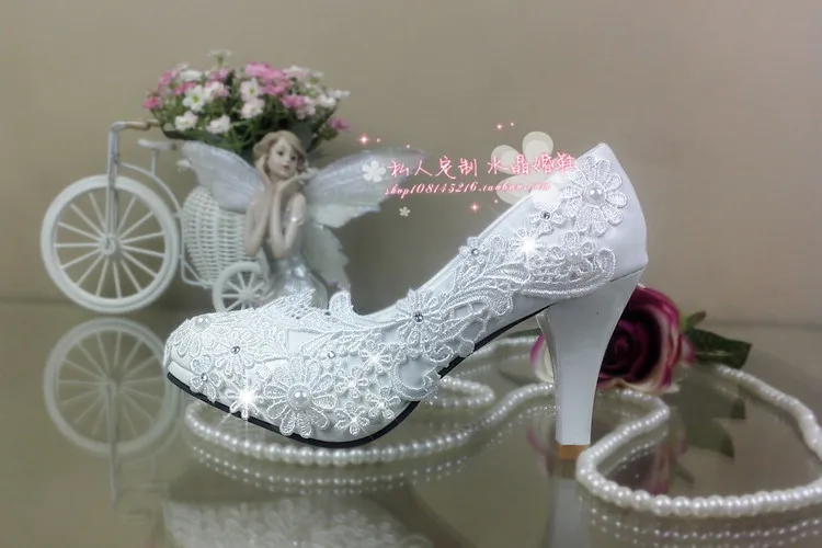 Свадебные белые туфли с кружевом и цветочным принтом аппликация на не сужающемся книзу массивном каблуке без застежки круглый носок с женские туфли-лодочки на платформе для вечерние банкетные невесты - Цвет: spike heel 8cm