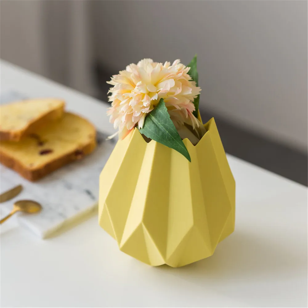 

Creative Origami Vase Ceramic Modern Minimalist Delicate Small Planter Pot Home Office Desktop Table Vase for Wedding Decoration
