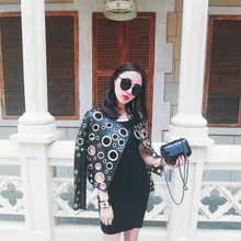 Лидер продаж Для женщин куртка мотоцикла нерегулярные металлический круг европейских Стиль выдалбливают Черный Прохладный длинным рукавом PU кожаные пальто