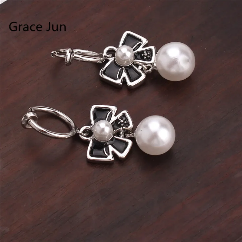 

Korea Style Black and White Color Enamel Simulated Pearl Bowknot Shape Clip on Earrings Non Pierced for Women Party Bijouterie
