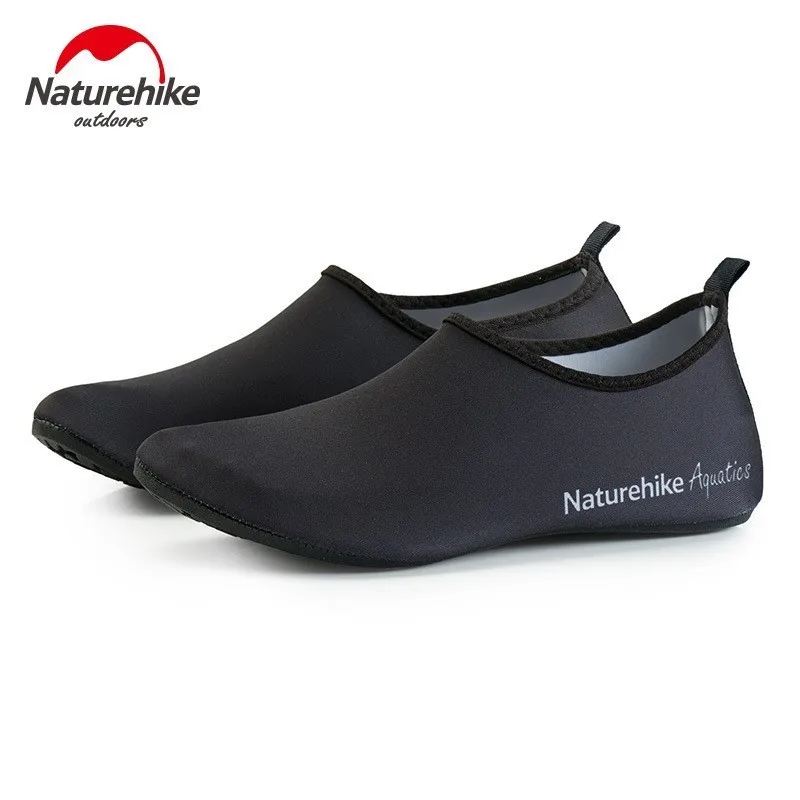 Naturehike/размеры M, быстросохнущие, для плавания, Ультралегкая обувь для воды, Защитные носки для ног, пляжные, Нескользящие, обувь для мужчин и женщин - Цвет: Black