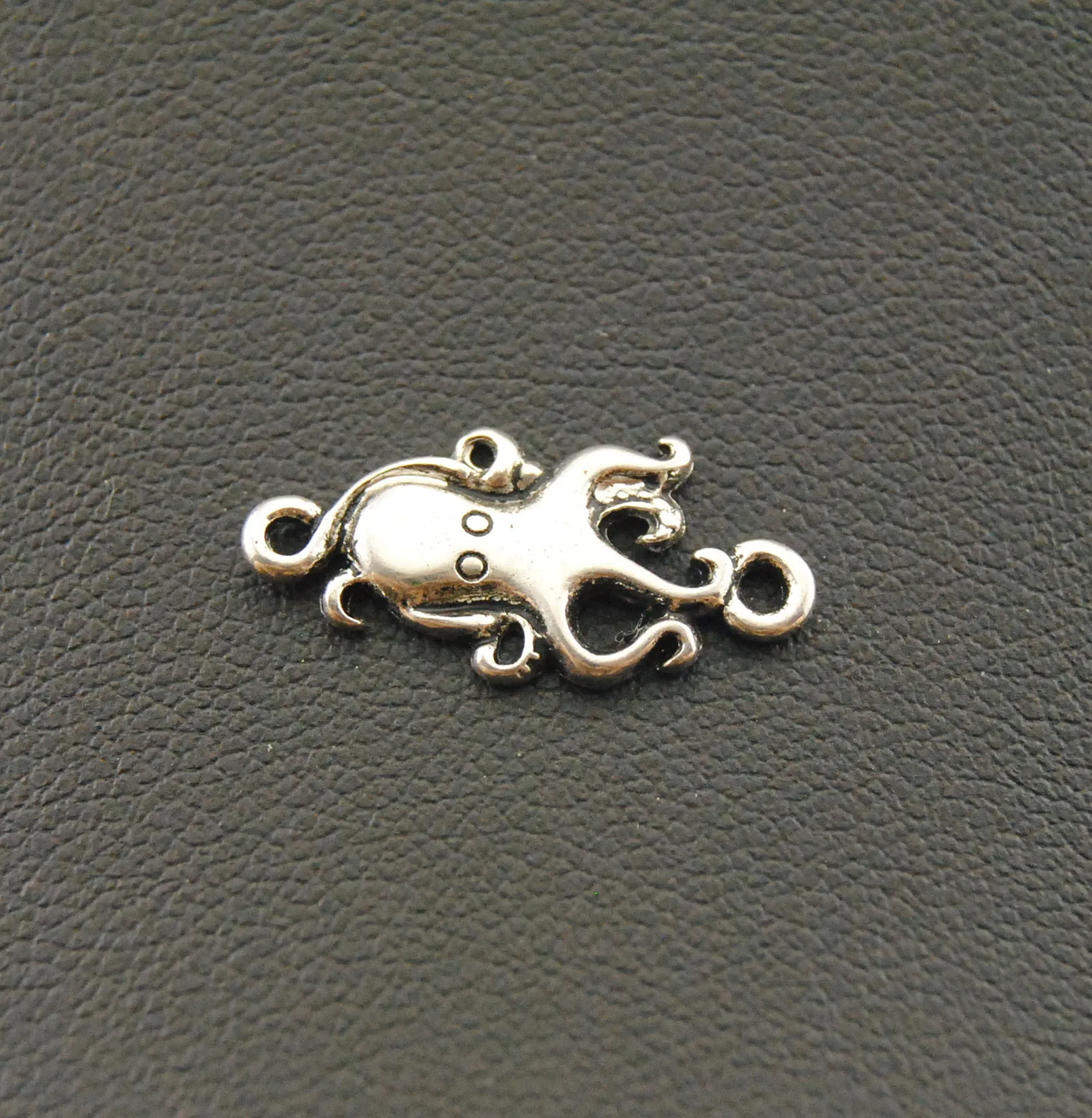 

10pcs Antique Silver Little Octopus Charms Jewellery Pendant For Bracelet Necklace A1097