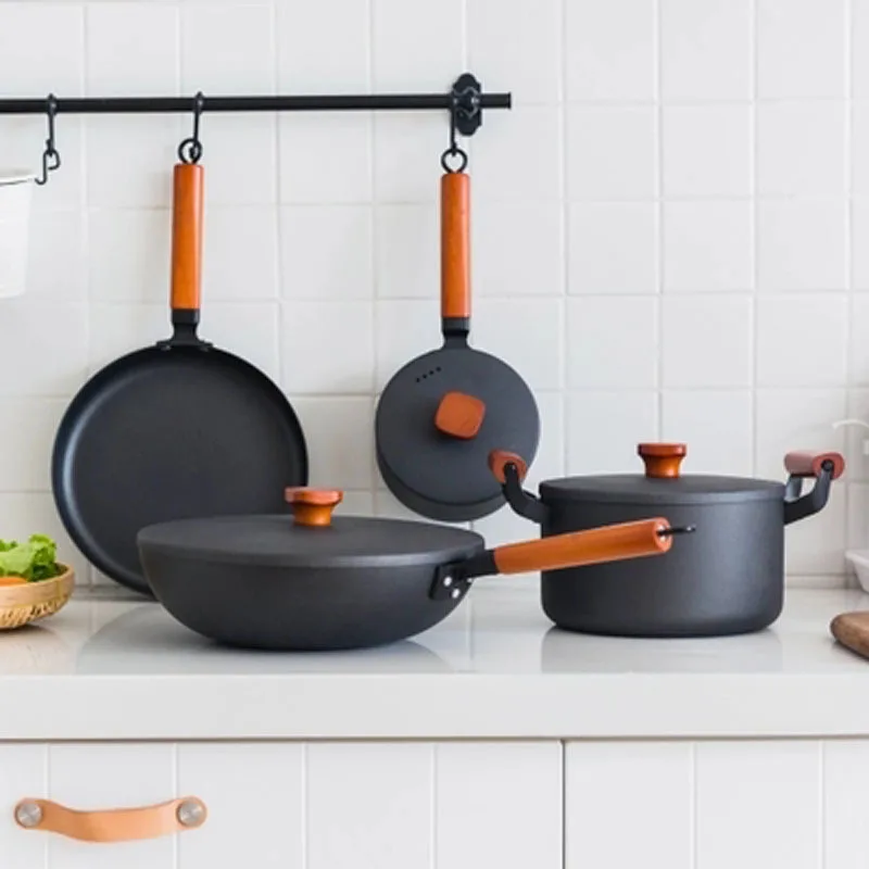 

4pcs/set Old-fashioned Iron Pan Without Coating Non-stick Wok pot/soup pot/frying pan/milk pot