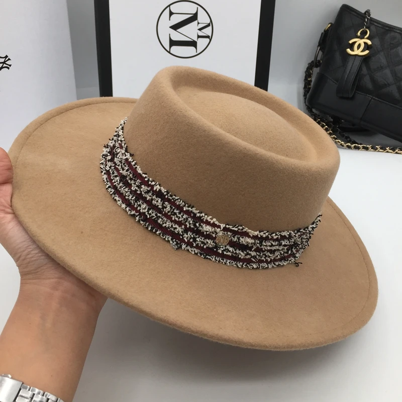 

The new wool Concave and convex flat brim hat is color of camel's hair joker fashion big eaves temperament little hat Fedoras