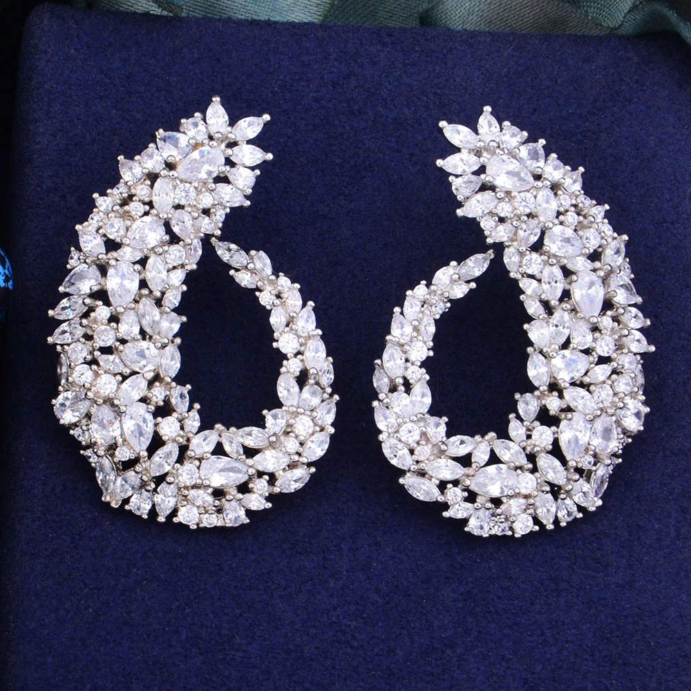 

Famous Brand Irregular Hook Stud Earrings Full Micro Cubic Zirconia Pave For Bridal Engagement Earrings Jewelry