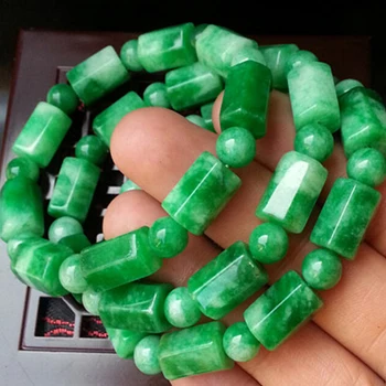 

Free natural jade dry green bracelet, male and female gifts.