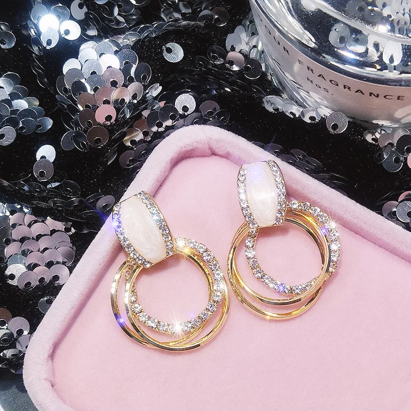 

Euro-American Atmospheric Geometric Circle Earrings Female Temperament Korean Simple Earrings