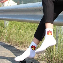 Модные женские носки на каждый день, хлопковые женские носки с пламенем, новые летние милые носки с мультяшным принтом для студентов, высокого качества