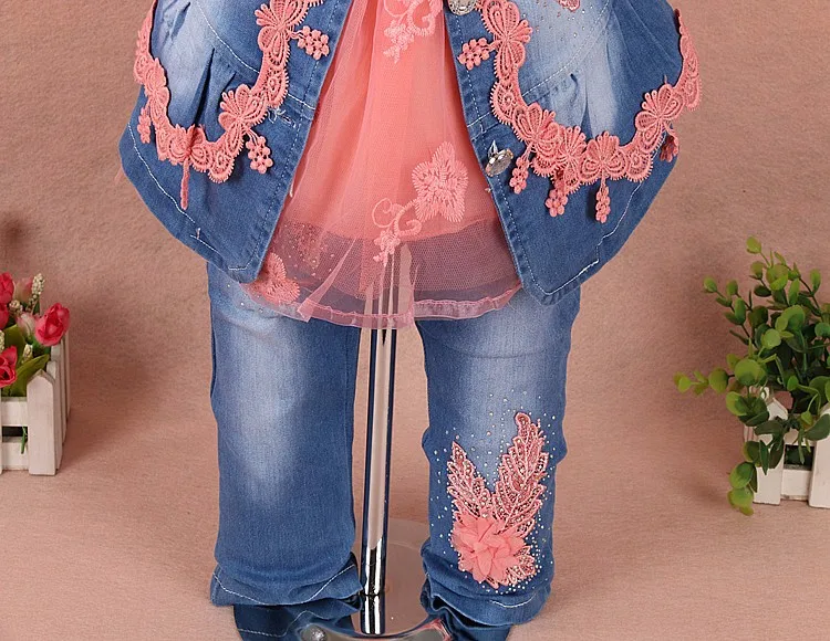 Новинка года, Весенняя джинсовая куртка высокого качества для девочек Кружевная футболка в стиле пэчворк с цветочным рисунком, комплекты одежды комплекты джинсовой одежды из 3 предметов для маленьких девочек