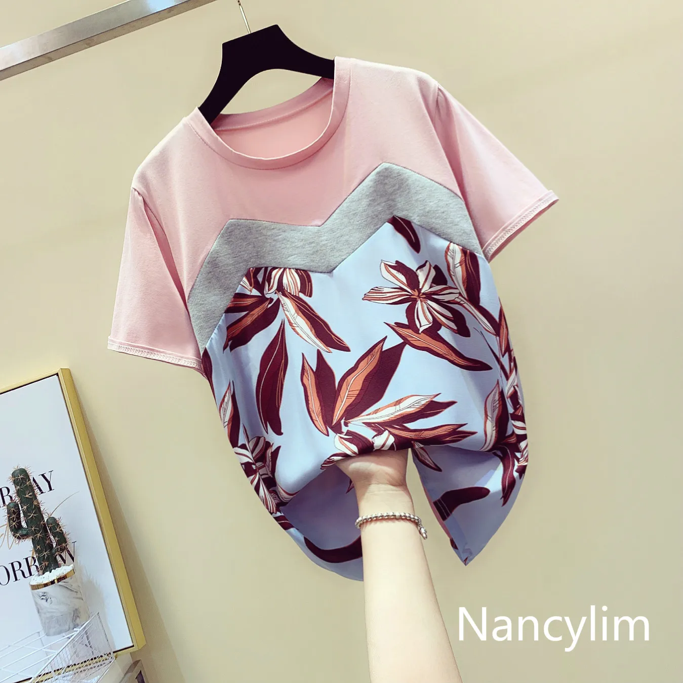 

Summer Pull Shirts Women New Leisure Simple Literature and Art Small Fresh Flowers Stitching Irregular Short-sleeved T-shirt