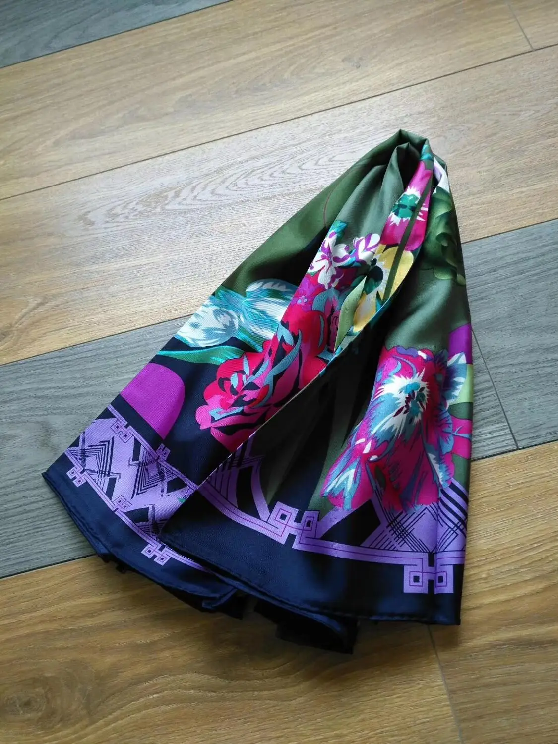 

2019 new arrival spring classic flower print 100% pure silk scarf twill hand made roll 90*90 cm shawl wrap for women lady