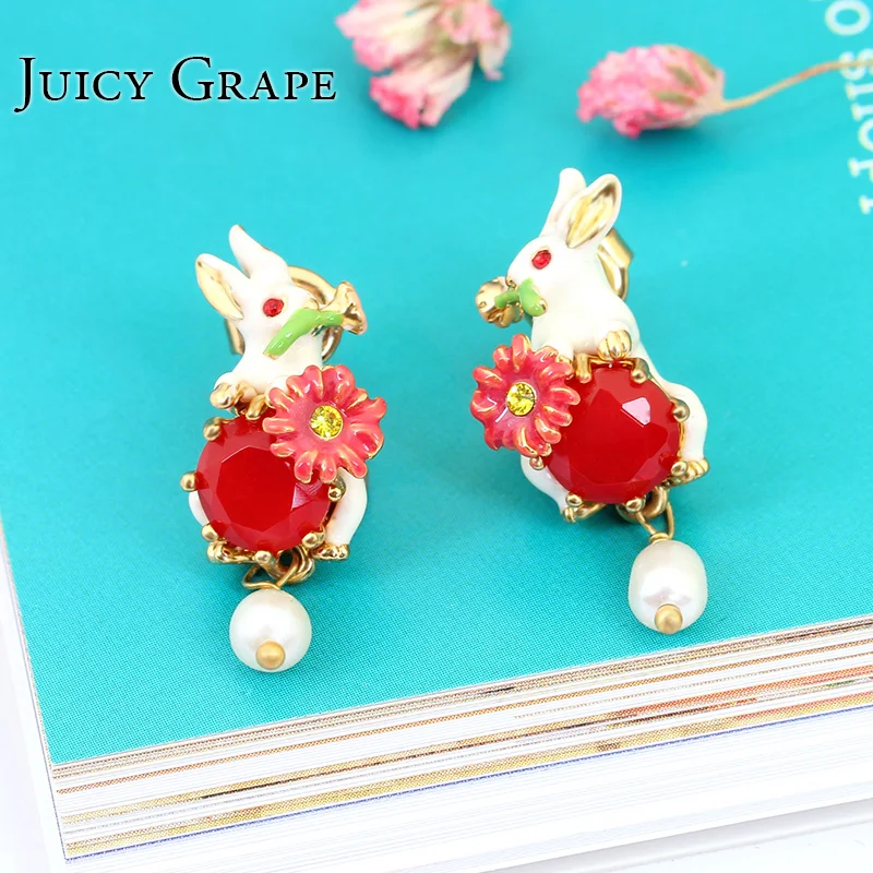 

Juicy Grape Alice Series Handmade Enamel Stud Earrings Small Rabbit Bunny Pearl Beaded Gilded Earrings For Women Fashion Jewelry