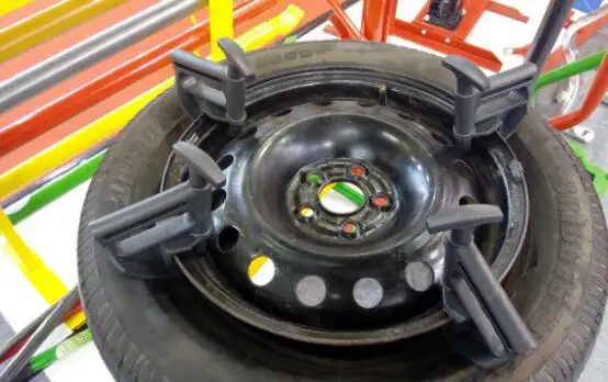 hand pull tool on tire