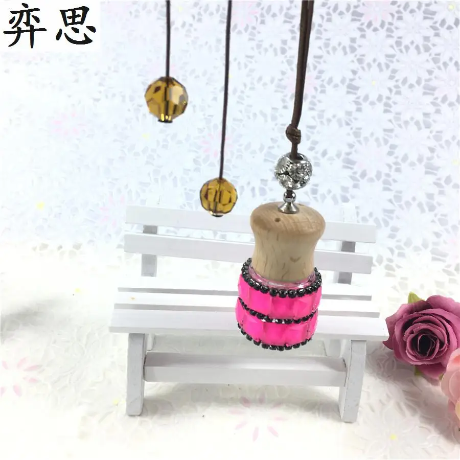 

This is an empty bottle color essential oil Glass bottles Car perfume bottle Rearview mirror Pendant Automobile styling perfume