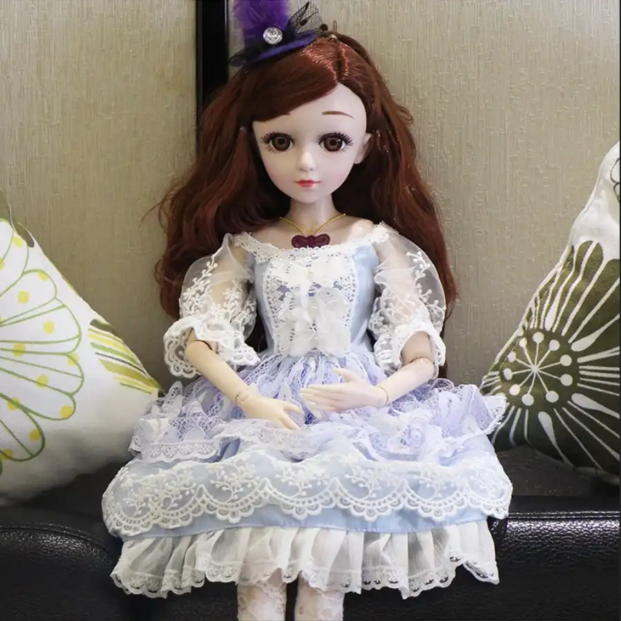 muñeca con vestidos intercambiables