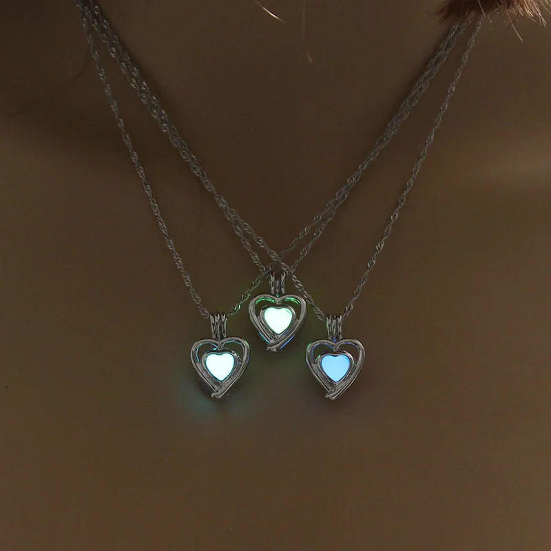 Три цвета доступны Светящиеся в темноте цепочки и ожерелья украшения для женщин полые сердце светящееся ожерелье кулон подарки оптом