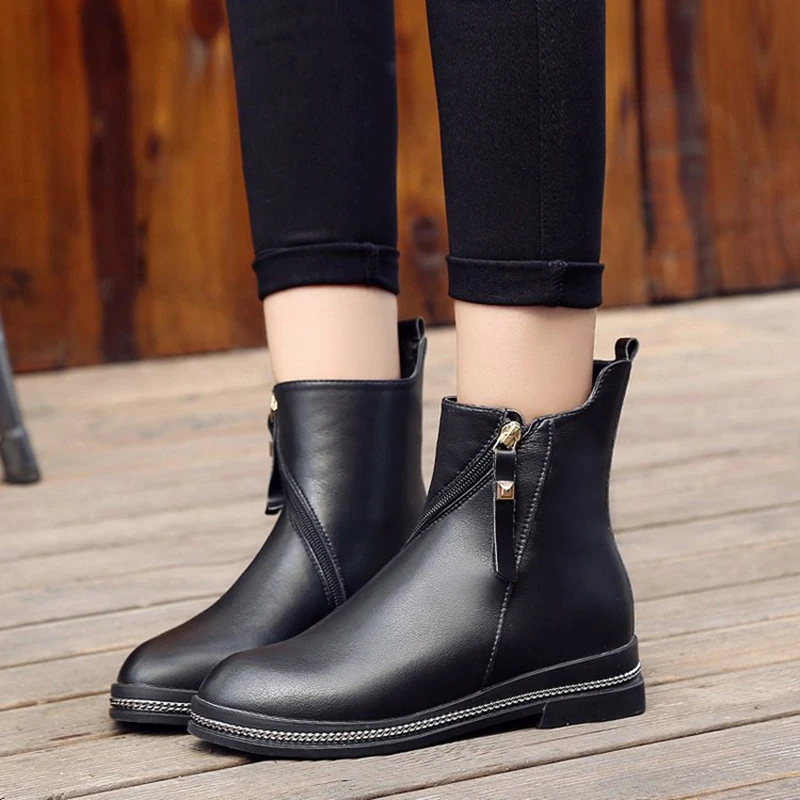 Ankle Boots Women Autumn Leather Boots Fashion Flats Casual Ankle Boots For Women Pointed Toe Zip Rivet Fashion Boots Size 35-40