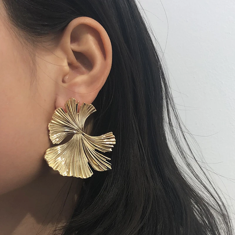 

Punk Exaggerated Gold Color Big Metal Ginkgo Leaf Ear Cuff Earrings for Women Trendy Irregular Charms Earrings Pendientes Mujer