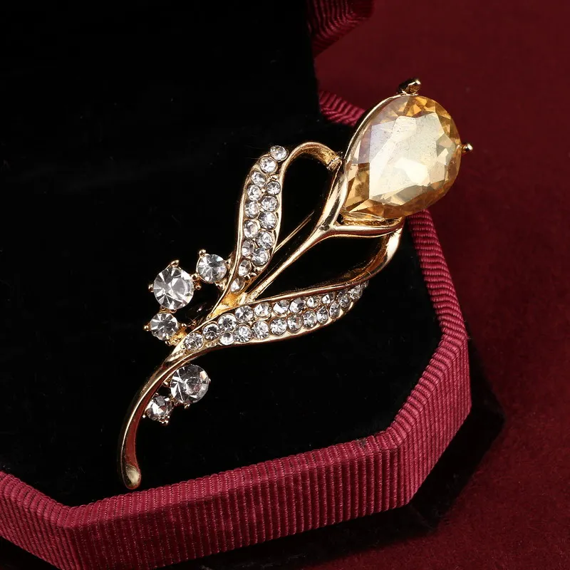 

Hot Sale Gold Rhinestone Flower Brooches For Women Large Brooch Pin Vintage Fashion Jewelry Winter Party Accessories
