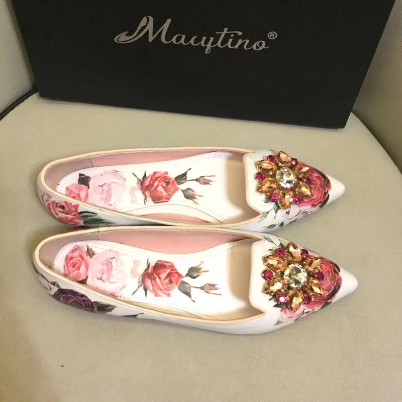 Macytino/женские туфли на плоской подошве с цветочным принтом, украшенные объемными цветами, с острым носком, кожаные туфли на весну, Новинка