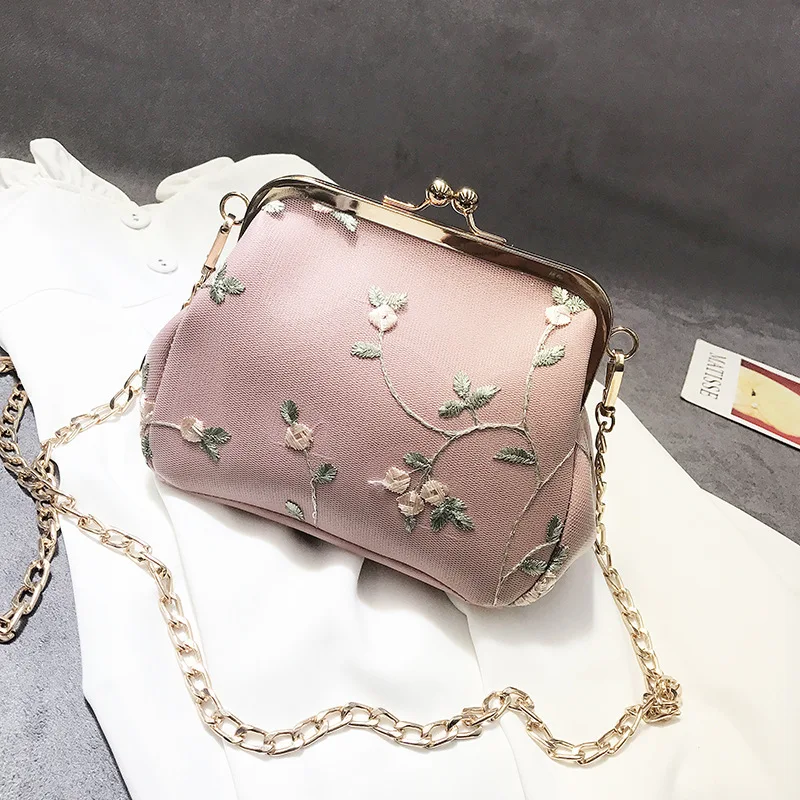 

2018 Sweet Mature Girl Flower Embroidery Button Bag Handbag Dinner Bag One Shoulder Slant Girl Bag