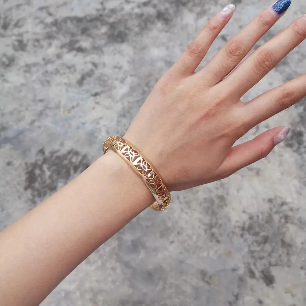 

Rinhoo 1PC Gold Alloy Wide Simple Hollow Butterfly Bangle Vintage Embossing Bracelet For Women Men Fashion Jewelry Gift