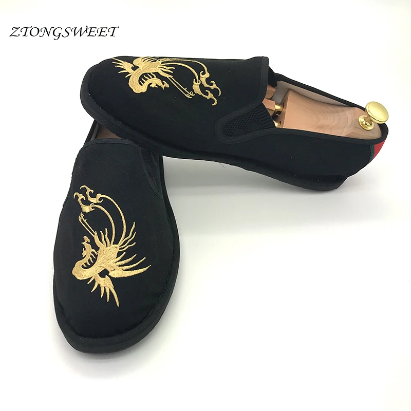 

The Breathable Tai Chi Kung Fu Martial Arts Walking Embroidered Phoenix Patterns Cloth Shoes For Casual and Leisure