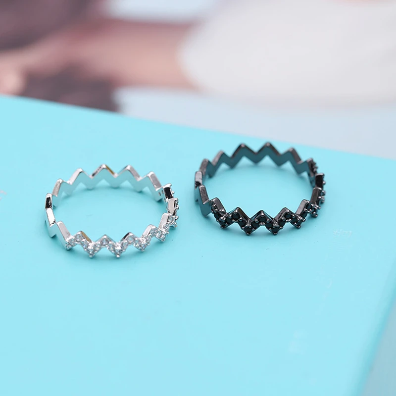 

Luxurious Water Waveform Z-shaped Rings Attractive Black And White Color Jewelry For Women ZK40