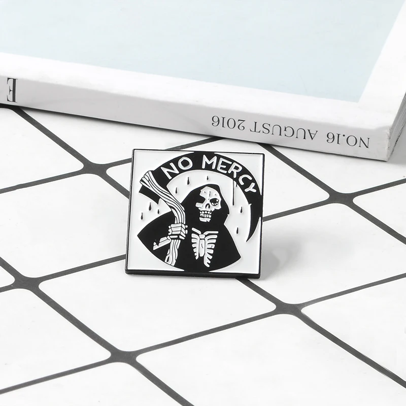 Темный мрачный жнец брошь No mercy серп Black Death Скелет значок эмаль Pin Готическая