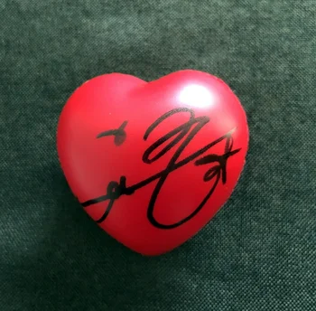 

hand signed Gfriend Yuju autographed concert ball heart ball limited 022019
