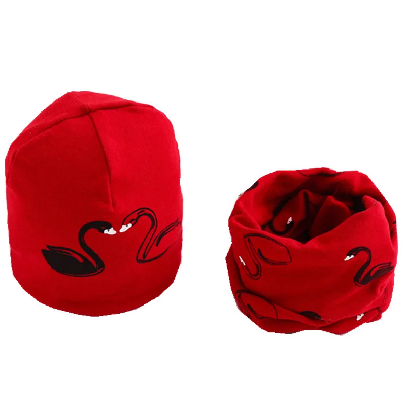 red swan hat scarf Новые Хлопковые плюшевые шапки для девочек с шарфом Фрукты Сова-овца Звезды Львиная шапочка для мальчиков Детская шапка с шарфом и воротником Комплект хлопчатобумажной шапки для детей - Цвет: red swan hat scarf