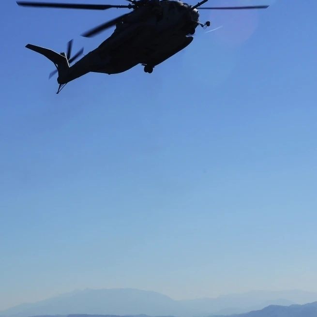 A CH-53E Super Stallion helicopter Poster Print (11 x 17)