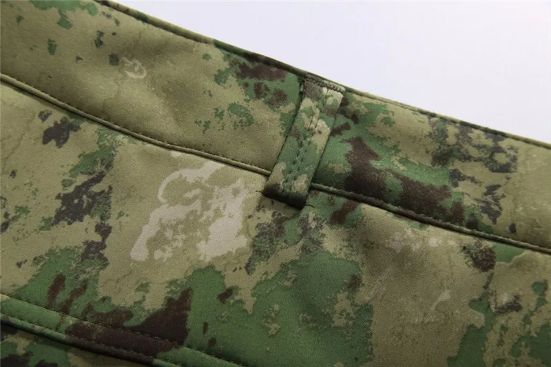 Tad tático dos homens do exército caça