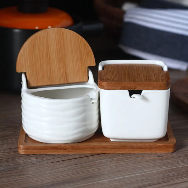 

Creative Ceramic Seasoning Cans with Spoon Bamboo Cover Round Salt Pigs Kitchen Spice Tools Pepper Shaker Storage Box with Tray