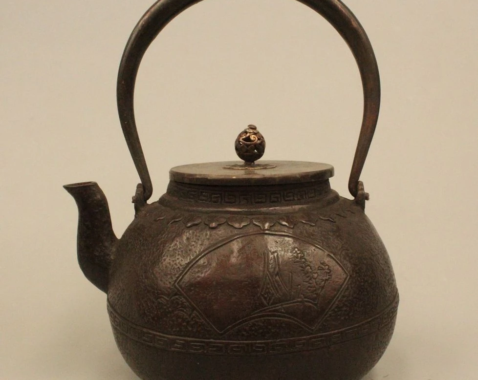 

9"Archaic Japan Japanese Iron Bird Tree Kettle Wine Tea Pot Flagon Statue