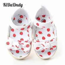 Новинка года; Летние прогулочные туфли с рисунком клубники; удобные босоножки для маленьких девочек; детская обувь; YD229