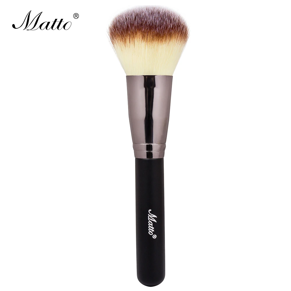 large fluffy eyeshadow brush