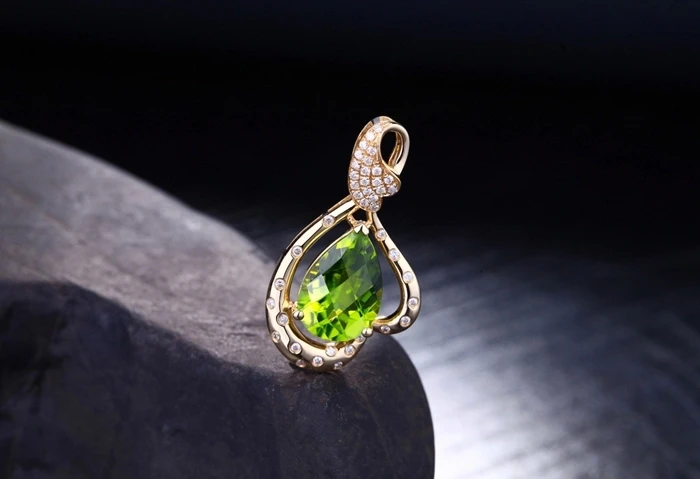 CaiMao 18KT/750 Yellow Gold 4.15 ct Natural IF peridot & 0.20 ct Full Cut Diamond Engagement Gemstone Pendant Jewelry