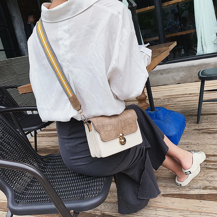 Crocodile Pattern Contrast color Leather Crossbody Bag Women 2019 Travel Handbag Fashion Simple Shoulder Messenger Bag Ladies Crocodile Pattern Contrast color Leather Crossbody Bag Women 2019 Travel Handbag Fashion Simple Shoulder Messenger Bag Ladies