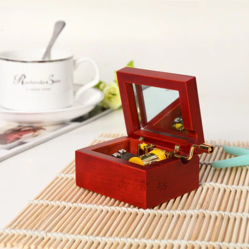 Музыкальная шкатулка из красного дерева ручная музыкальная для отправки подруге