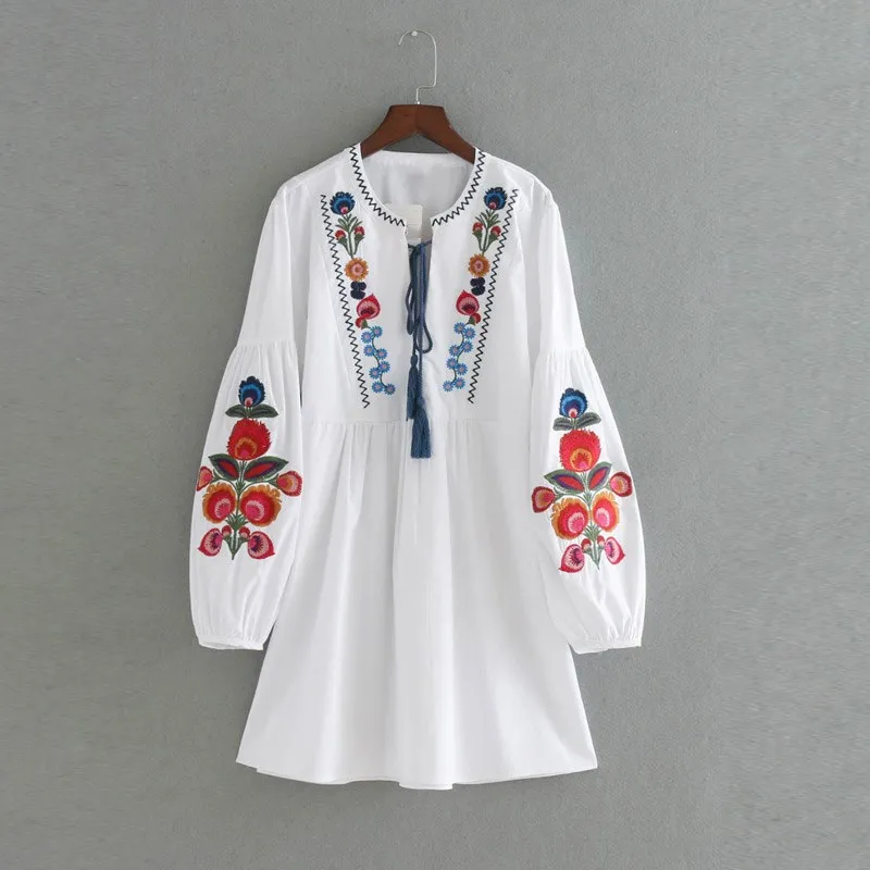 

Fashion 2019 Women Long Sleeve Floral Embroidery Dress O Neck Loose Dress Ladies Casual White Boho Dresses