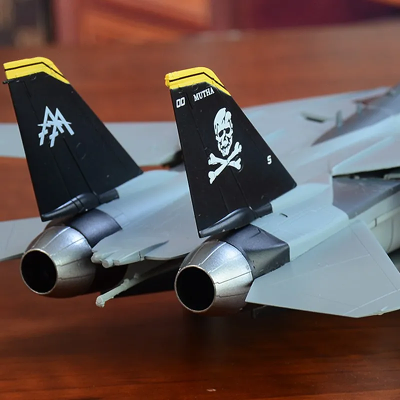Предназначенная для сборки модель летательного аппарата 1:72|Наборы моделей| |
