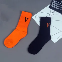 Dreamlikelin V Black Orange Socks Women High Street Hip Hop Skateboard Fashion Friends Letter Tube Socks Dreamlikelin V Black Orange Socks Women High Street Hip Hop Skateboard Fashion Friends Letter Tube Socks