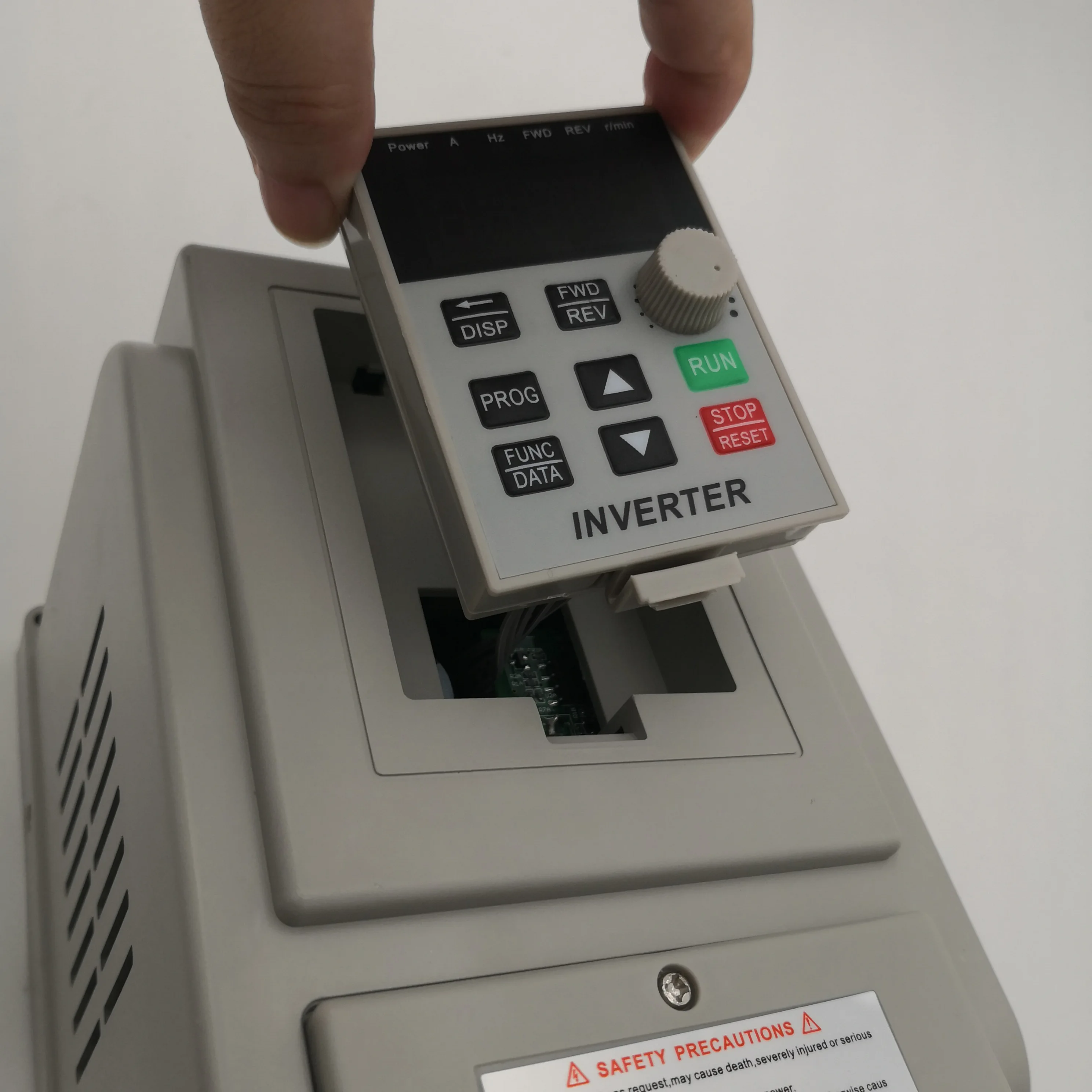 Частотный преобразователь VFD 1.5 кВт/2.2 кВт/4 кВт CoolClassic инвертор ZW AT = XSY AT1 3P 220 В