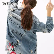 TWOTWINSTYLE джинсовая куртка женская отверстие вышивка цветочный письмо Винтаж Большой Размеры длинное пальто Весенняя мода женский Harajuku одежда