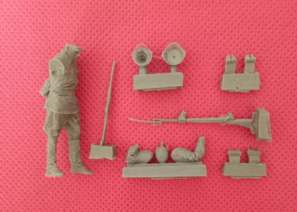 

Resin toys 35042 Soviet rifleman Free shipping