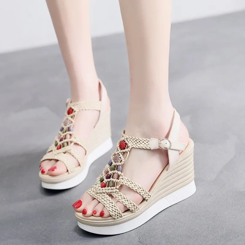 

2019 summer new style simple and simple woven high-heeled sandals women comfortable versatile beaded decorative casual sandals.