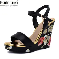 Karinluna 2018 модные с цветочным принтом Большие размеры 34–42 лодыжки летние сандали с ремешком Досуг Клин Обувь на высоком каблуке вечерние Для